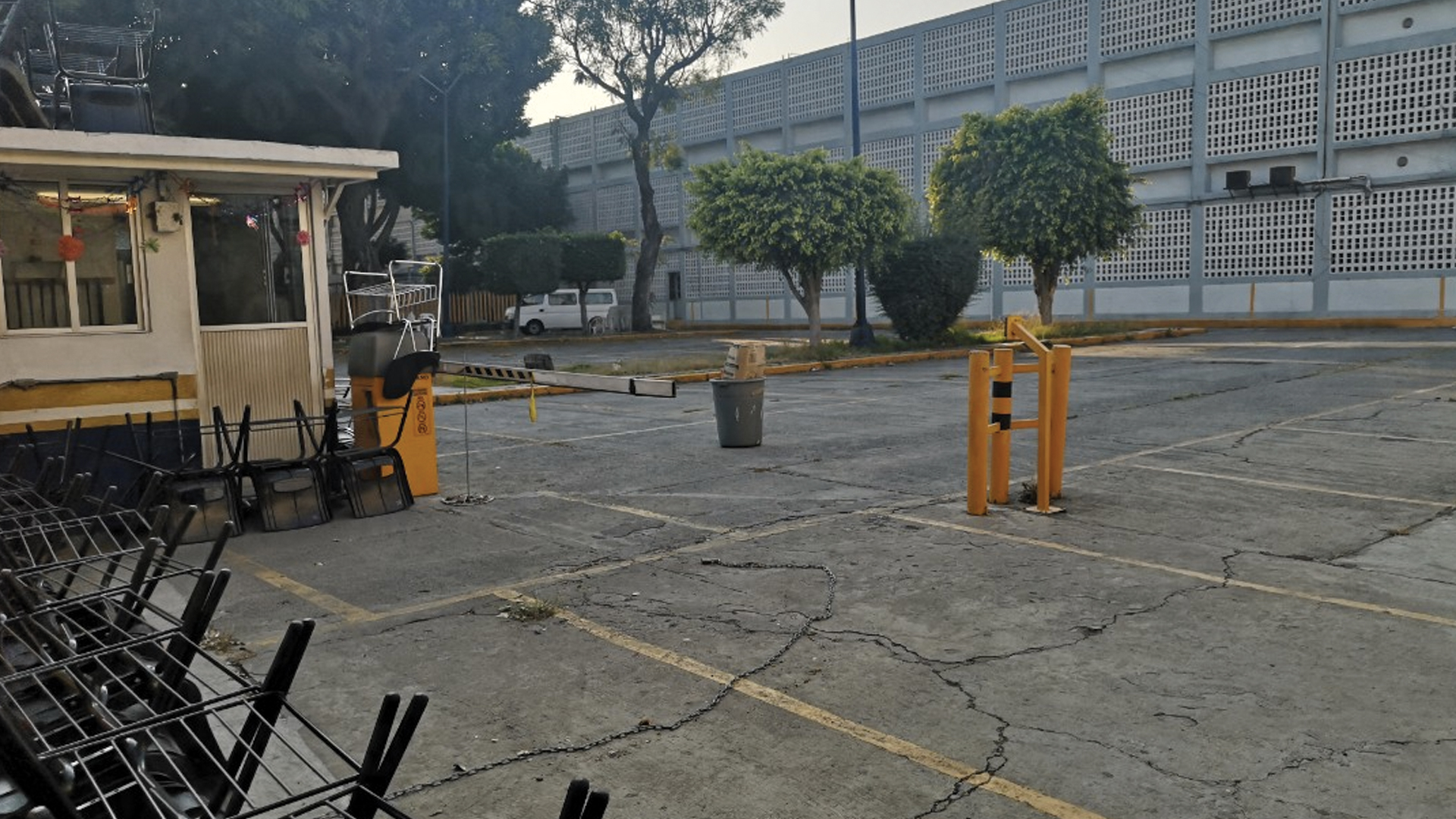 Jóvenes que mantienen tomada Prepa 9 no acuden al diálogo que convocaron