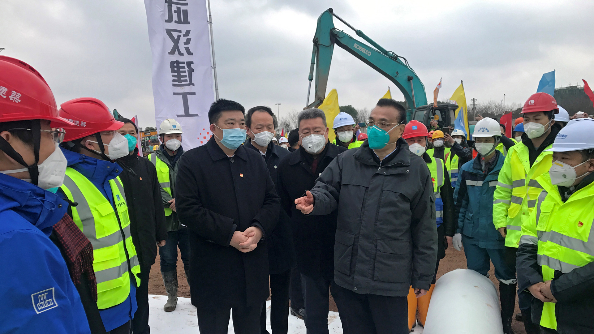 China alarga vacaciones del Año Nuevo lunar por coronavirus - primer-ministro-de-china-en-visita-a-trabajadores-de-un-nuevo-hospital-exclusivo-para-el-coronavirus