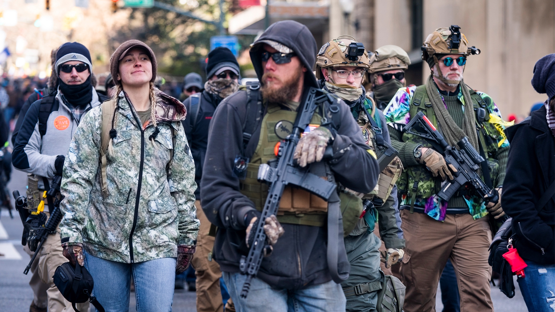 Miles protestan contra propuesta de control de armas en Virginia