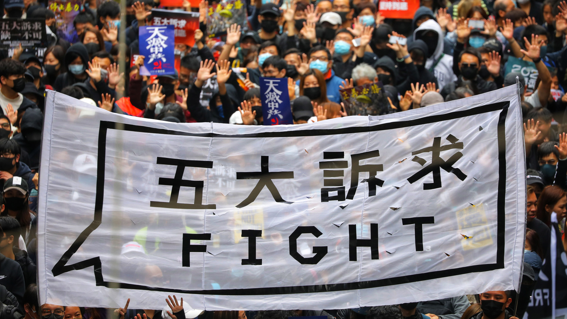 Hongkoneses vuelven a tomar las calles en Año Nuevo por protesta