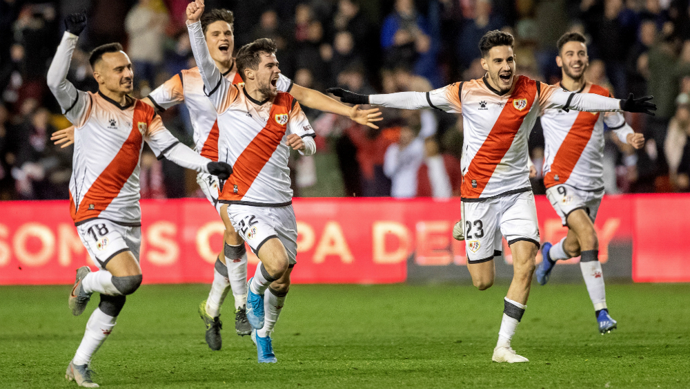 Rayo Vallecano elimina al Betis de la copa; Lainez y Guardado fueron titulares