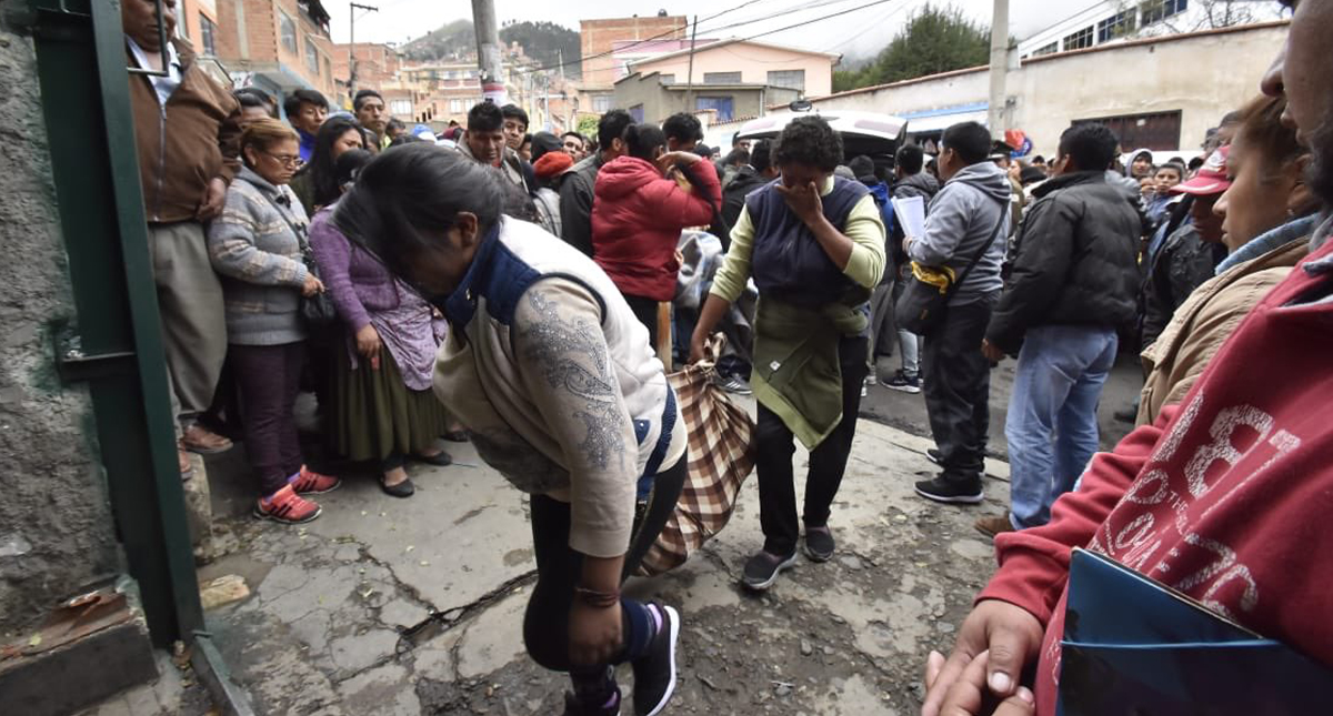 Accidente de autobús en Bolivia deja al menos 15 muertos - recuperacion-de-victimas-mortales-de-accidente-de-autobus