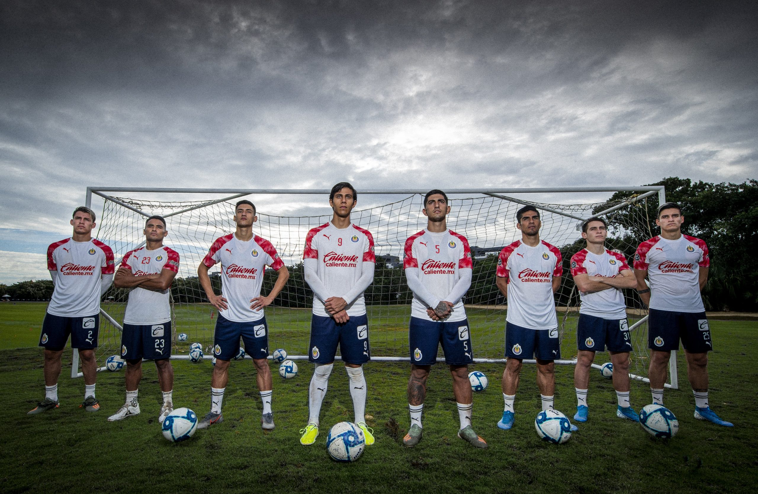 La ilusión rojiblanca - refuerzos-chivas-scaled