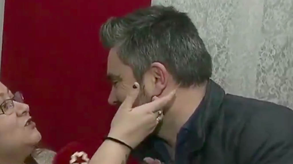 #Video Perro muerde a reportero durante transmisión en vivo