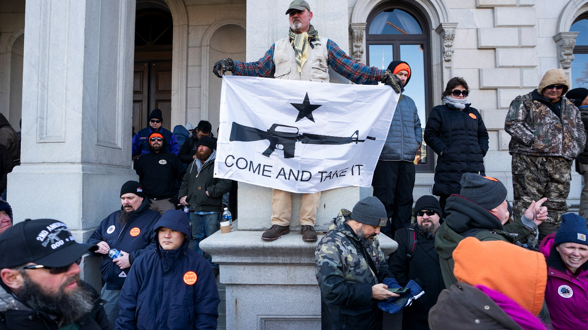 Miles protestan contra propuesta de control de armas en Virginia - richmond