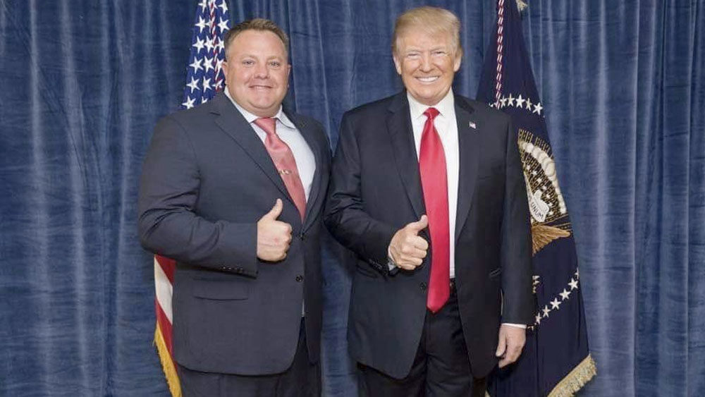 FBI visita casa de donante de Trump implicado en trama ucraniana