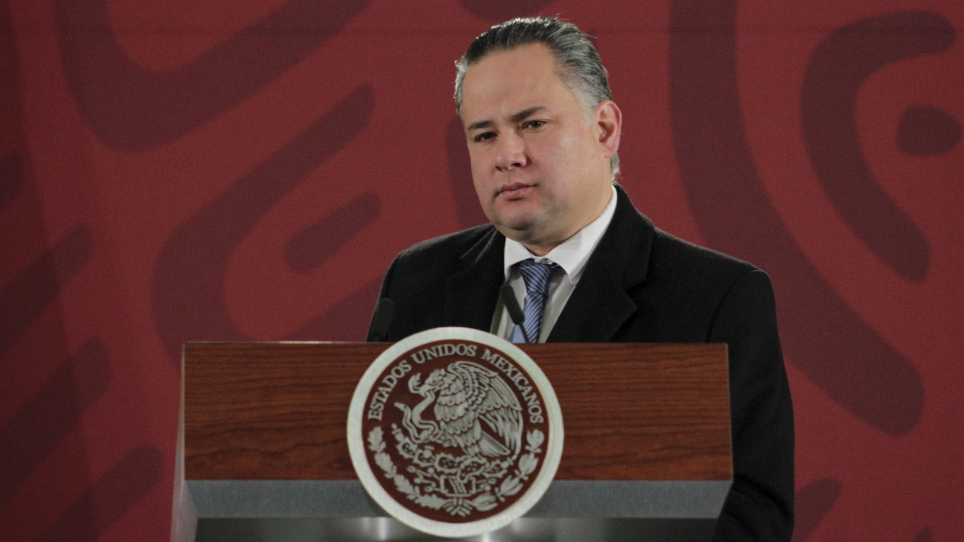 México frena caída libre de corrupción, afirma Santiago Nieto