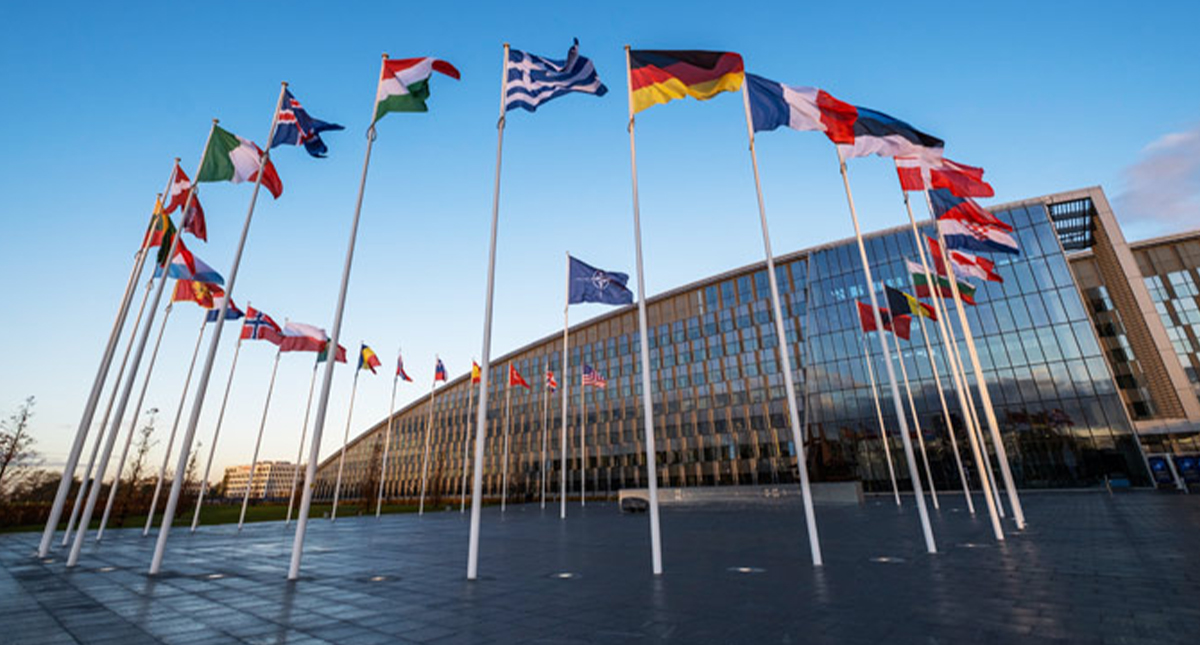 Trump pide a OTAN más implicación en Medio Oriente tras ataque iraní