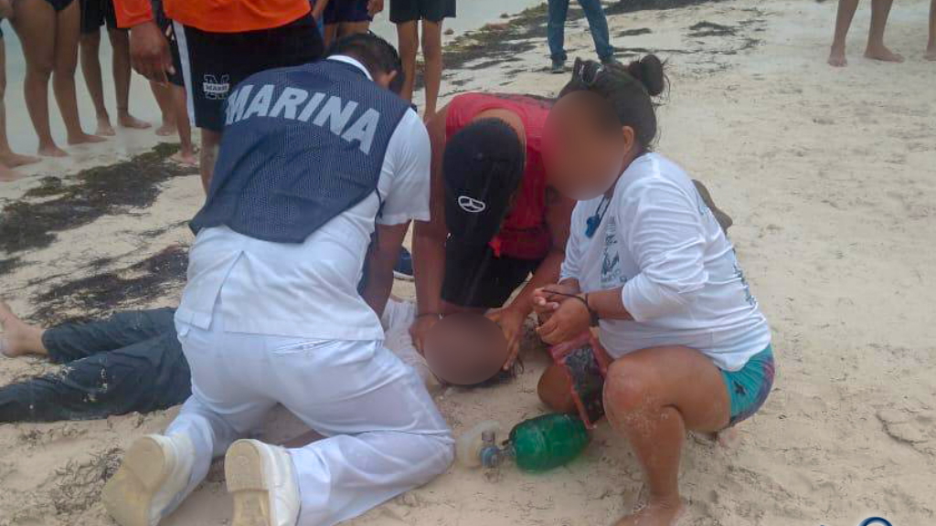 Marinos rescatan a 28 personas en costas de Quintana Roo