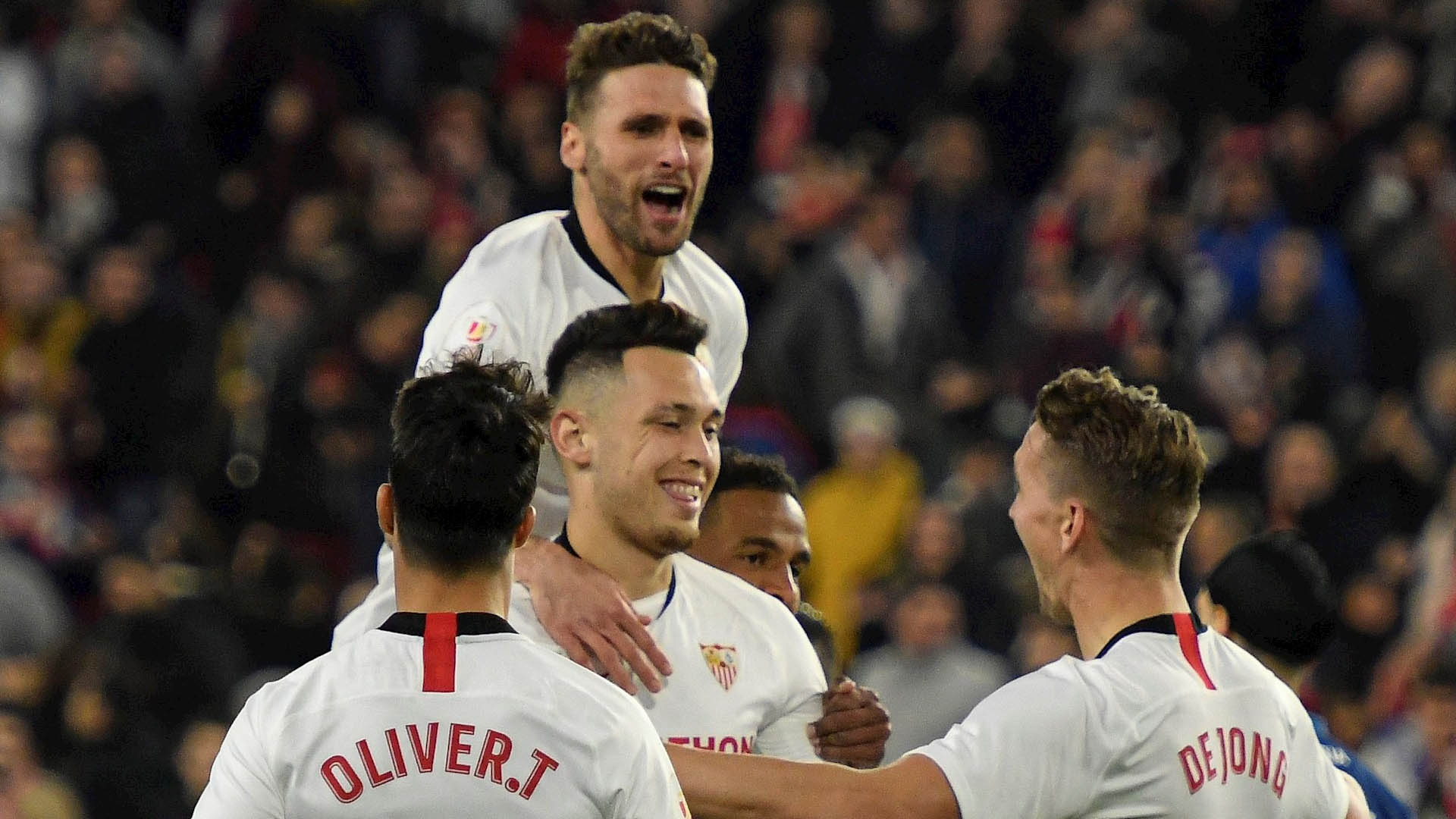 Ya sin ‘Chicharito’, Sevilla avanza a octavos de Copa del Rey