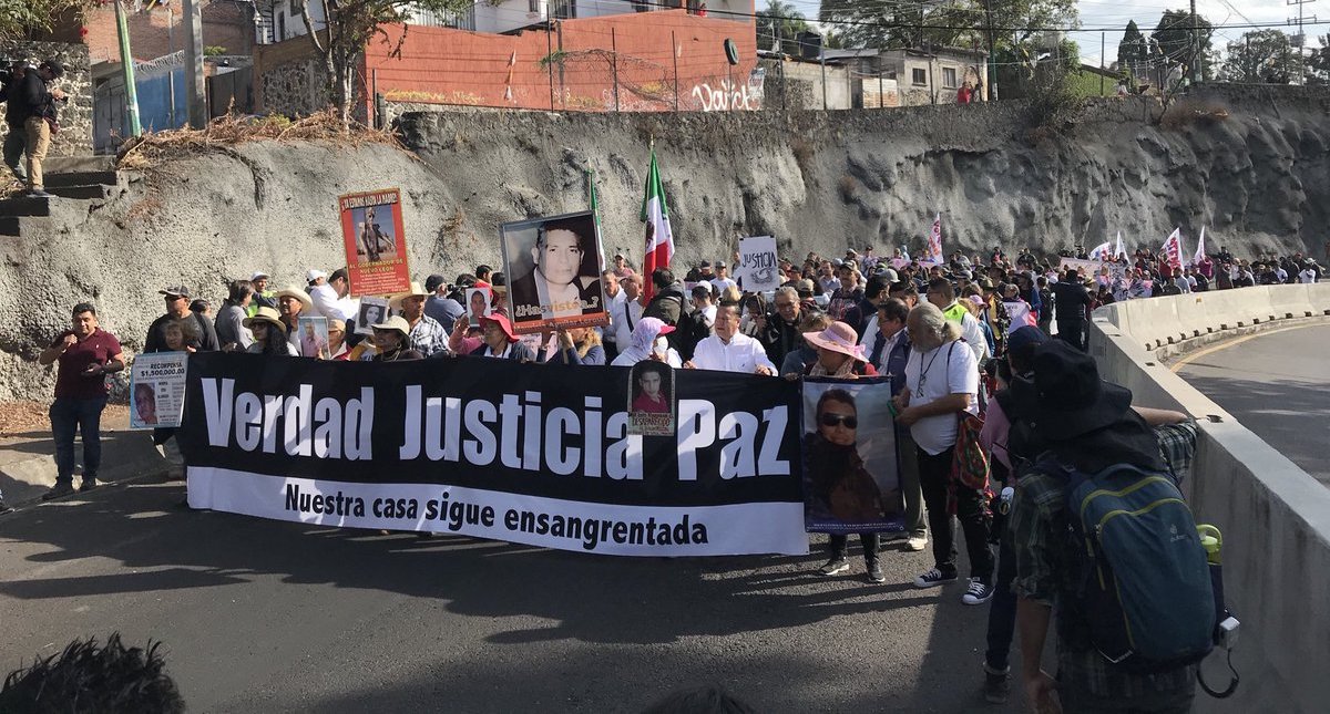 Avanza Caminata por la Verdad, la Justicia y la Paz, encabezada por Javier Sicilia y hermanos LeBarón Avanza Caminata por la Verdad, la Justicia y la Paz, encabezada por Javier Sicilia y hermanos LeBarón