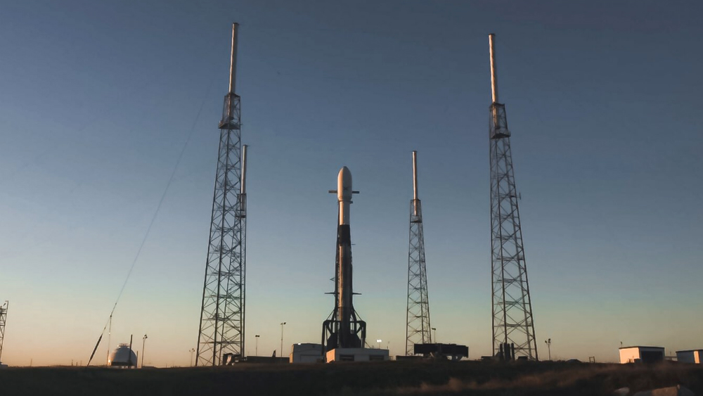 SpaceX lanza al espacio nuevos satélites para crear su propia red de internet