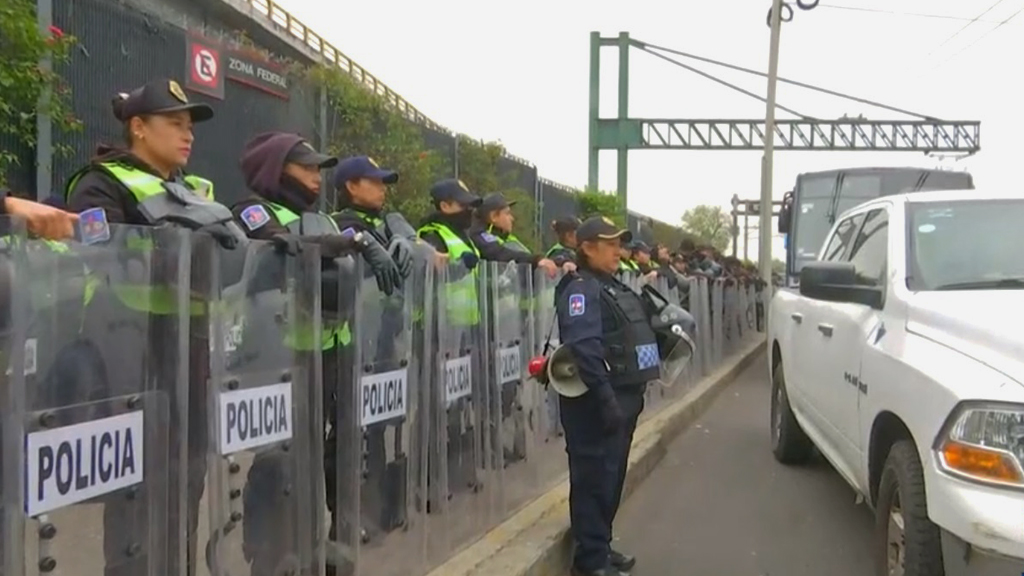 Ex policías federales liberan Base Contel; SSC mantiene operativo en AICM
