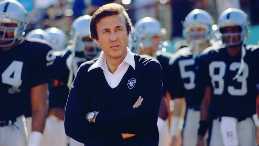 NFL reconoce aportación de mexicano Tom Flores al deporte