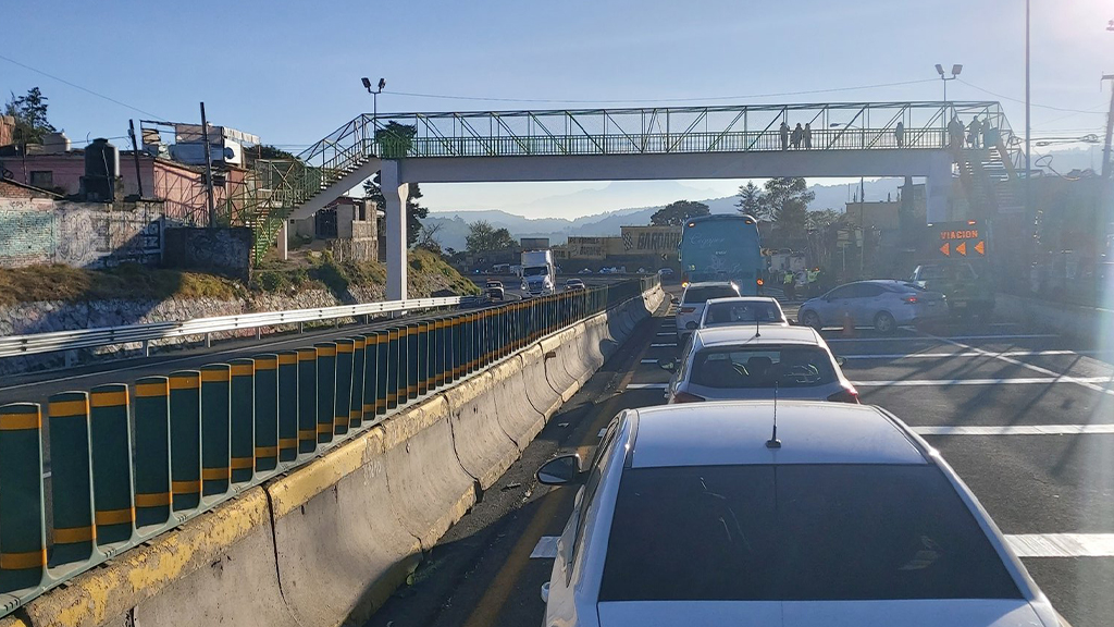 Accidente en la México-Cuernavaca deja dos hombres muertos - transito-sobre-la-mex-cuernavaca-hacia-la-cdmx-por-volcadura-de-trailer