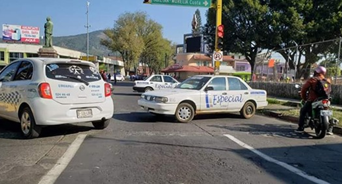 Transportistas levantan bloqueos en vialidades de Uruapan, Michoacán