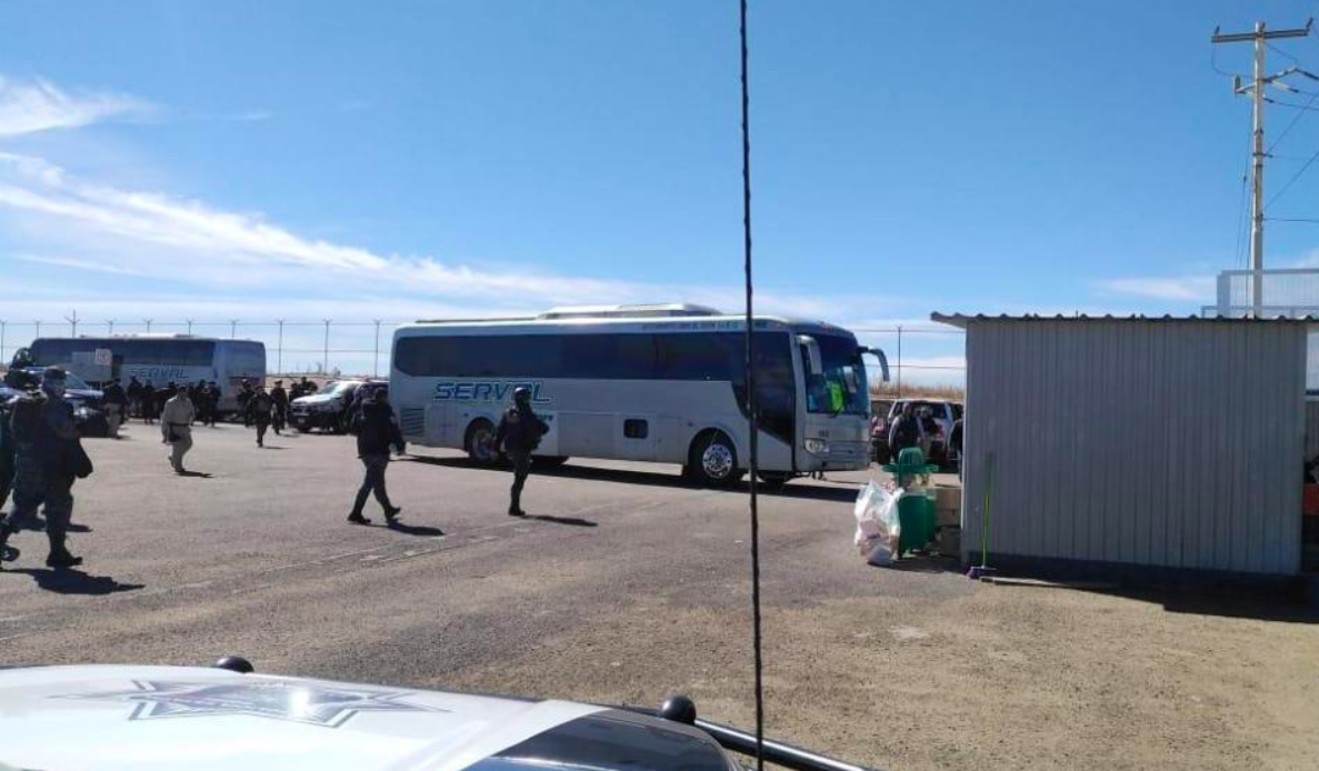 Trasladan a 165 presos de Cieneguillas a Cefereso tras riña