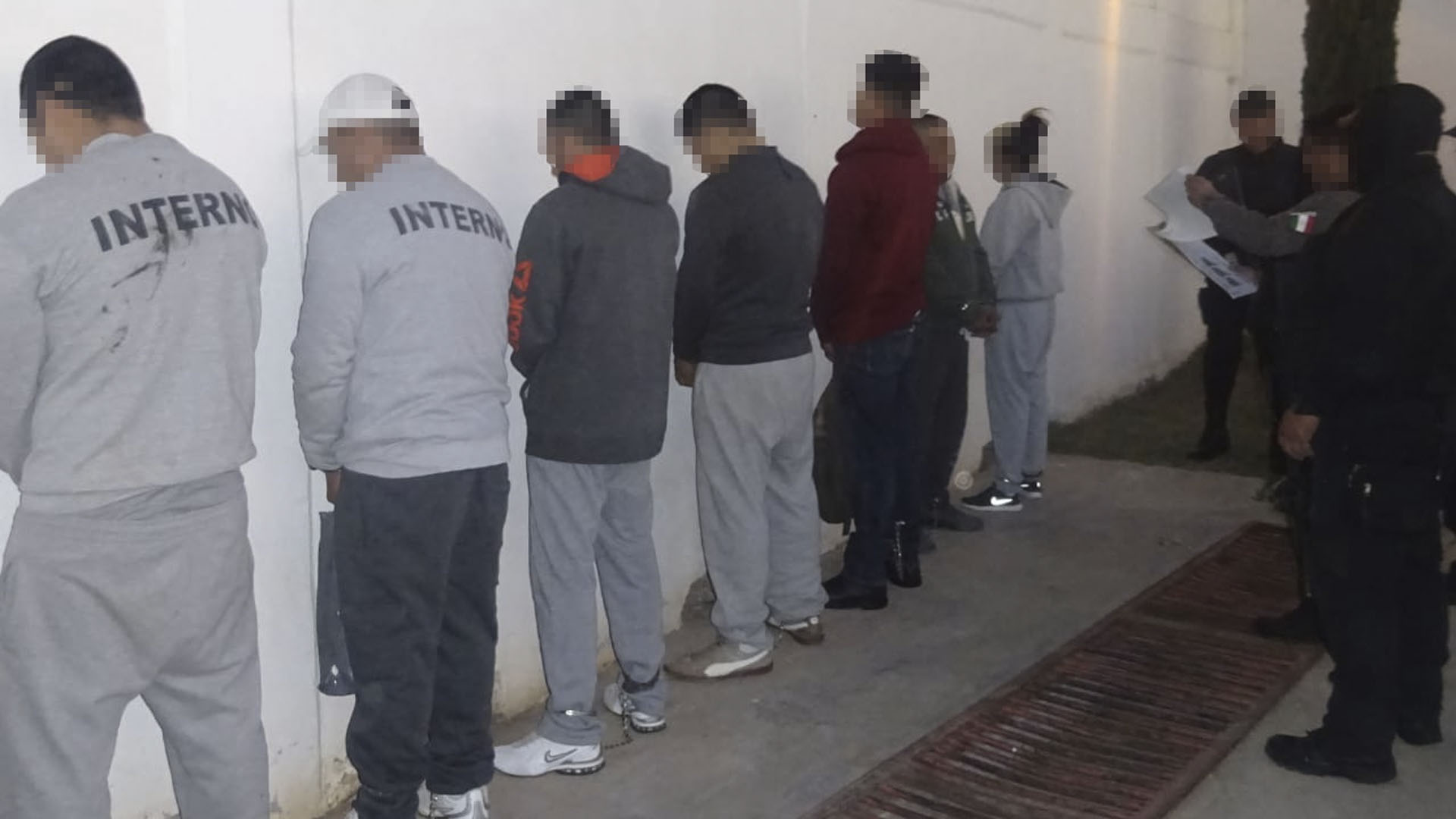 Realizan operativo de revisión en penal de Tamaulipas; trasladan a siete reos