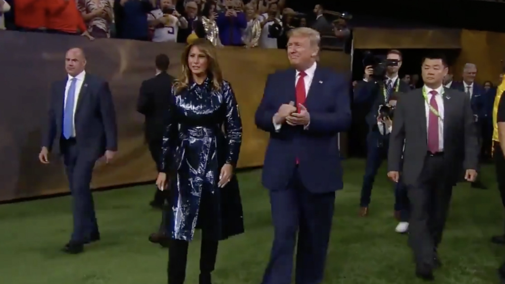 #Video Ovacionan a Trump en final de futbol americano colegial