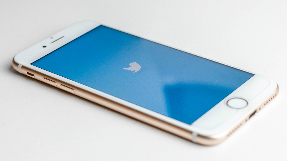 FGR desaprueba mensaje a usuaria en Twitter