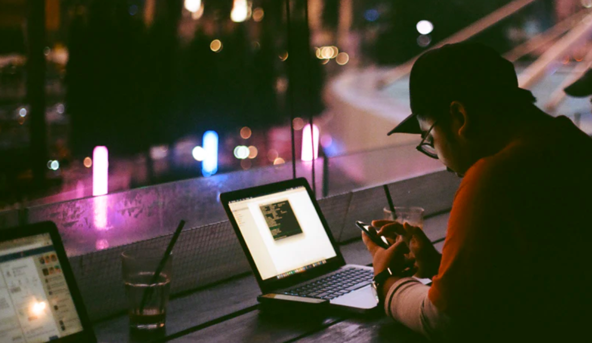 Uso prolongado de internet genera aislamiento Uso prolongado de internet genera aislamiento