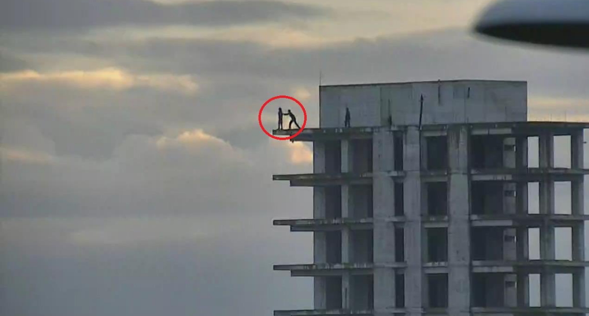 Policías evitan suicidio de hombre en Xalapa