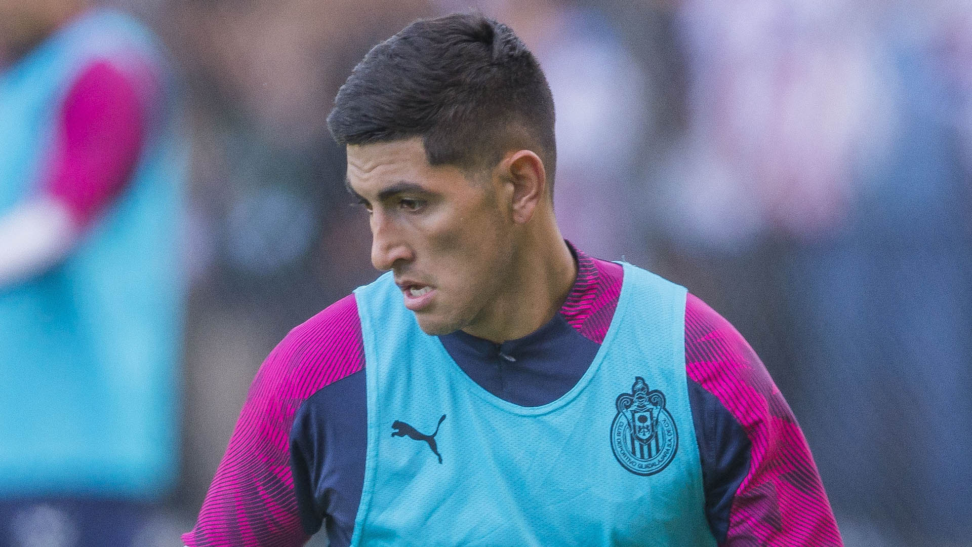 Chivas anuncia que Víctor Guzmán queda fuera del plantel