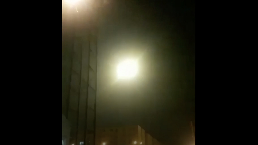 Revela video impacto de misil a un avión en Teherán