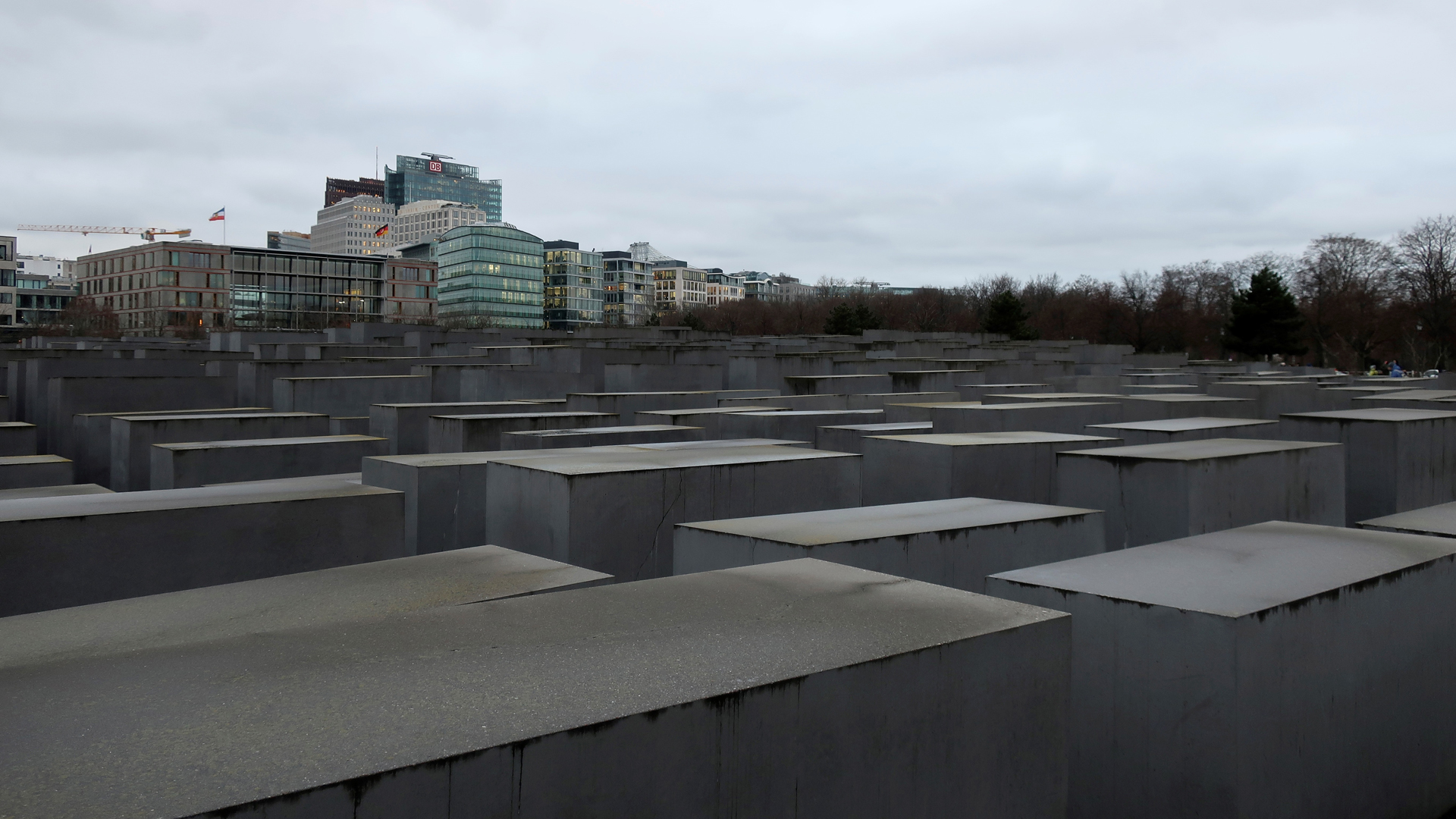 Sobrevivientes piden no olvidar lo sucedido en el Holocausto - vista-general-del-monumento-a-los-judios-asesinados-en-europa