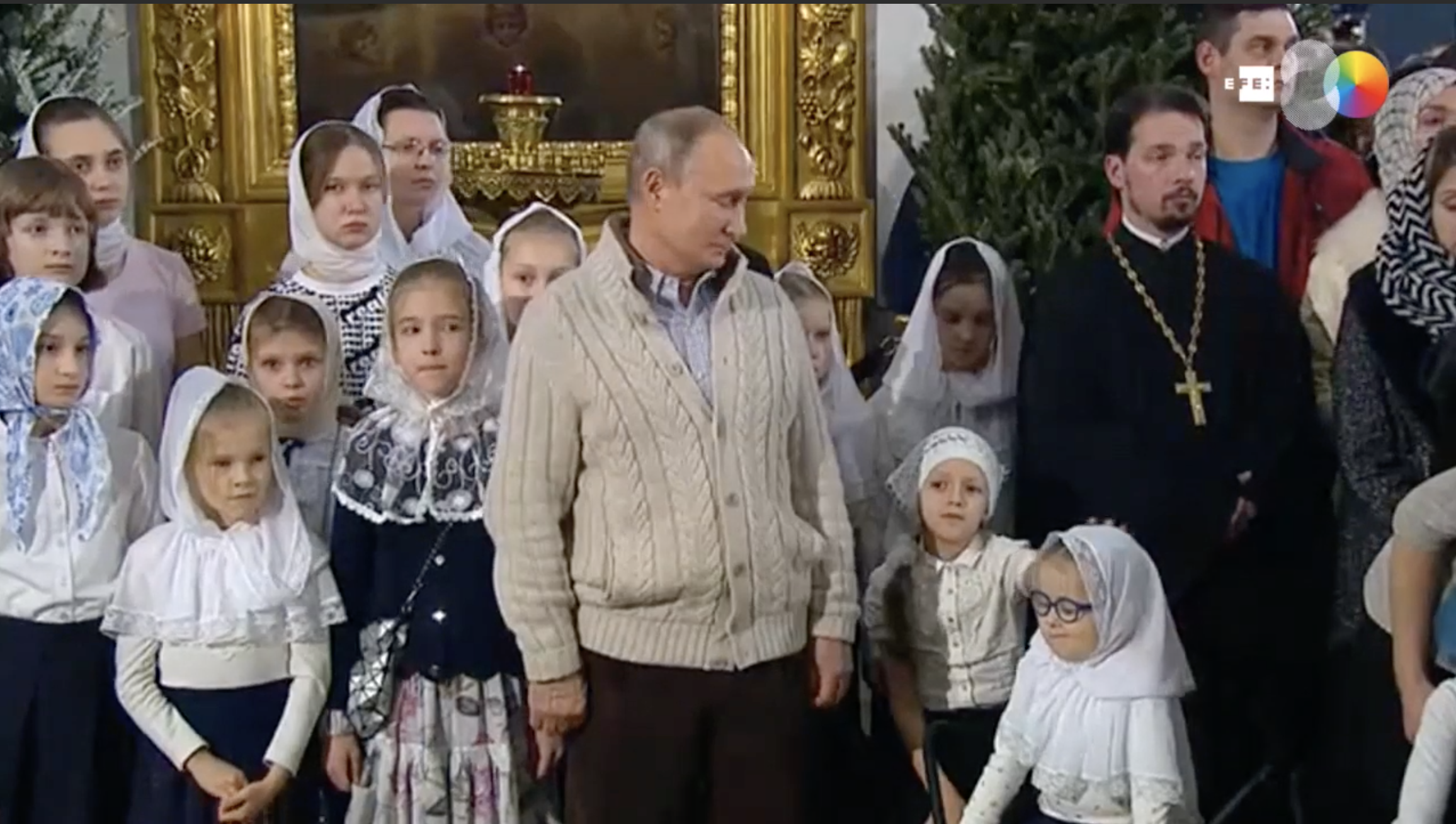 Putin celebra la Navidad en la misma iglesia donde recibió el bautismo