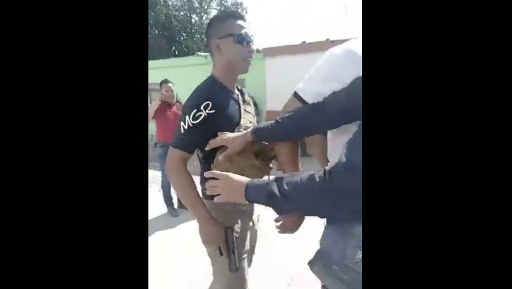 #Video Sancionarán a policía de Morelos por ir armado a evento de AMLO