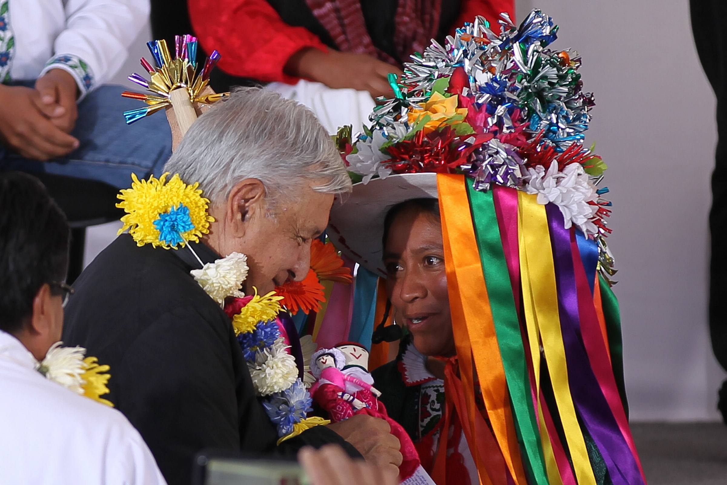 ‘No pierdas el respeto del pueblo’, pide mujer indígena a López Obrador
