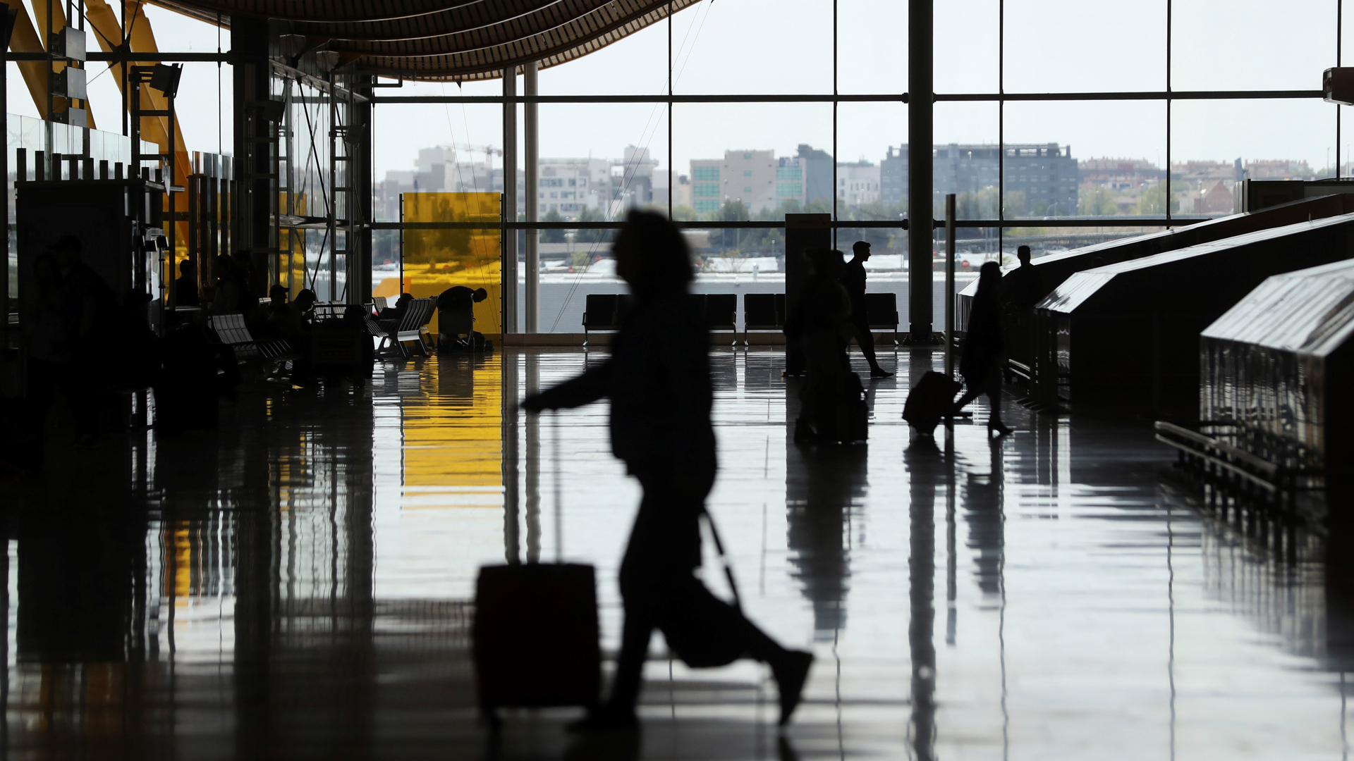 Dron interrumpe operaciones en aeropuerto de Madrid por más de una hora