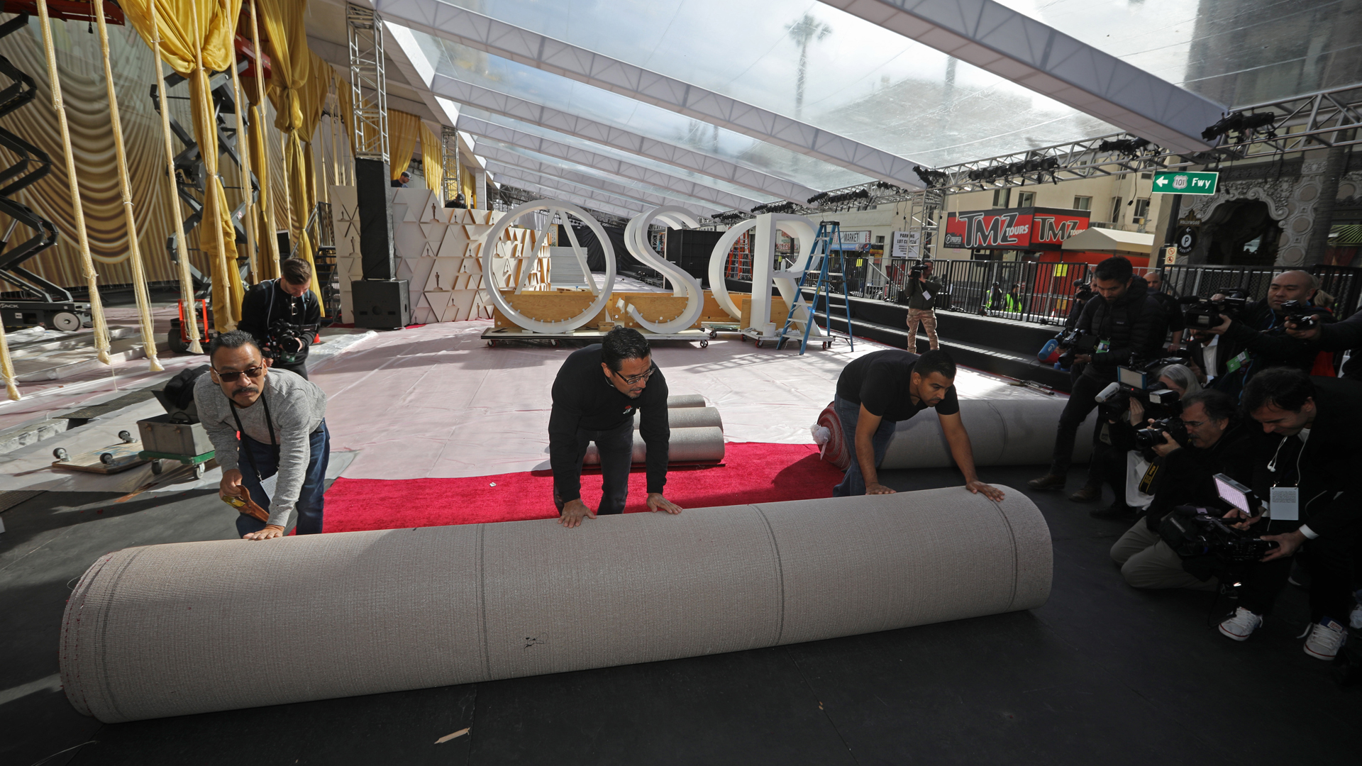 Despliegan alfombra roja para los Premios Óscar