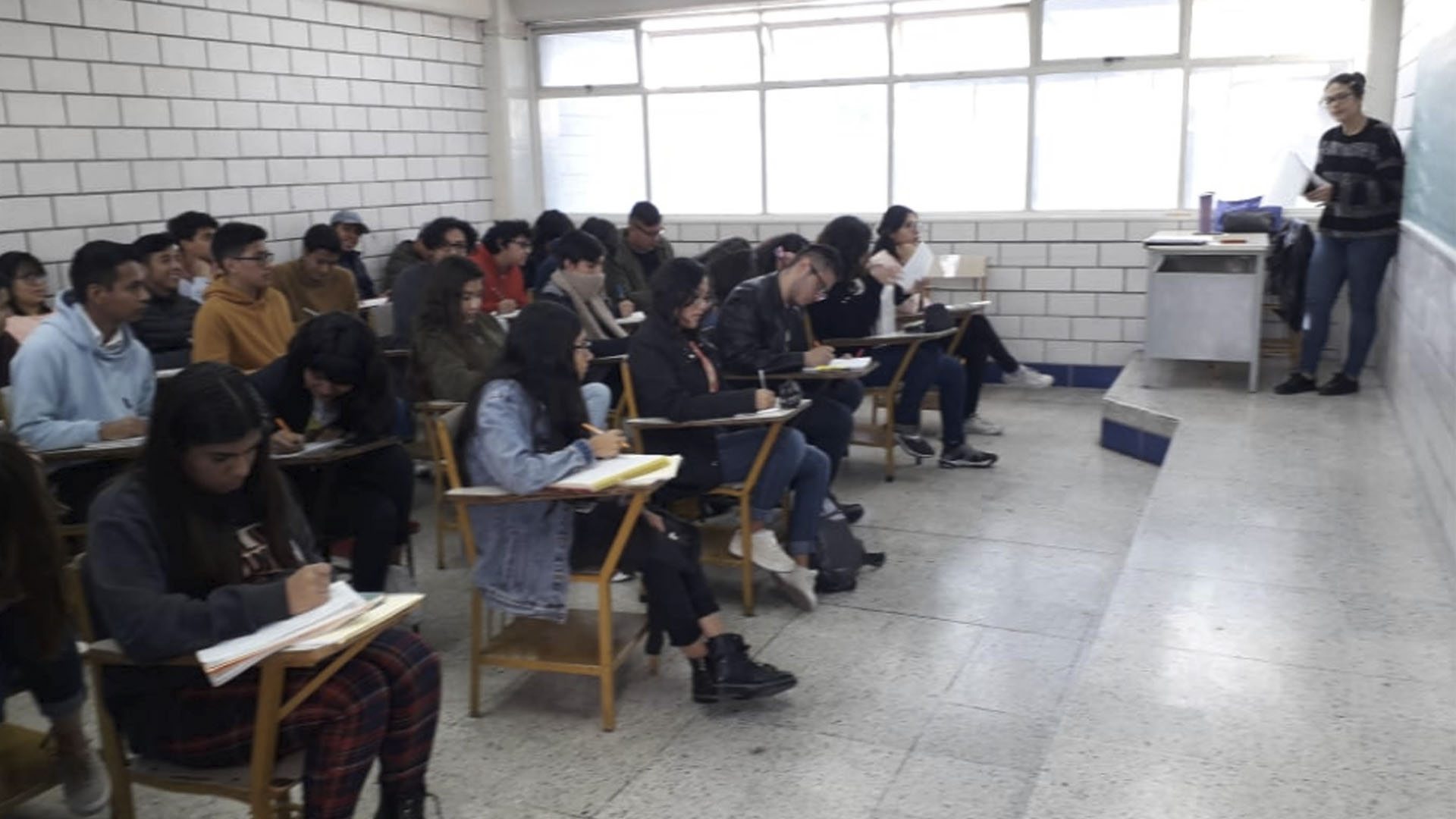 Alumnos de la Prepa 9 inician clases extramuros