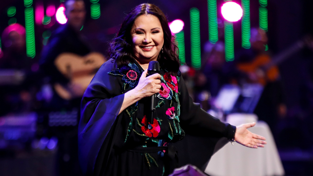 Ana Gabriel pide rezar por Chile en su emotivo retorno a Viña del Mar Ana Gabriel pide rezar por Chile en su emotivo retorno a Viña del Mar