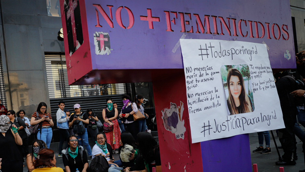 Mujeres del gobierno federal podrán participar sin represalias en paro nacional: AMLO