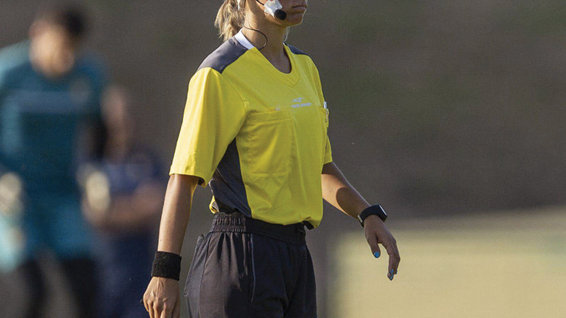 Entrenador y aficionado agreden a árbitra en Italia