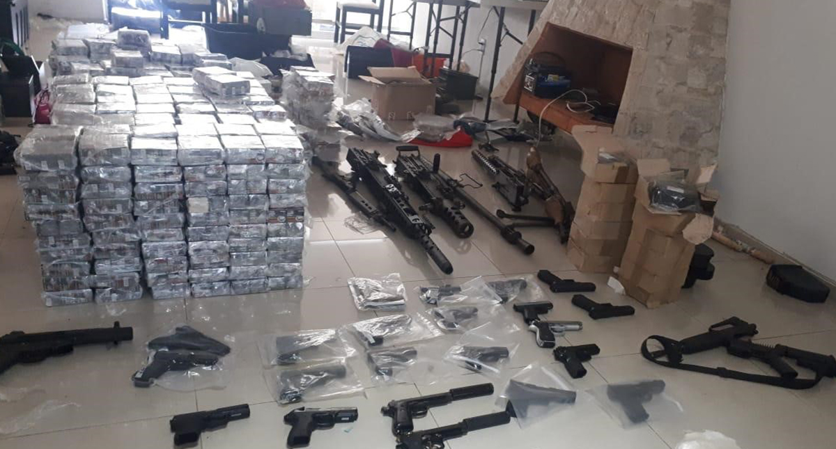 Vinculan a proceso a mujer detenida en posesión de 11 rifles