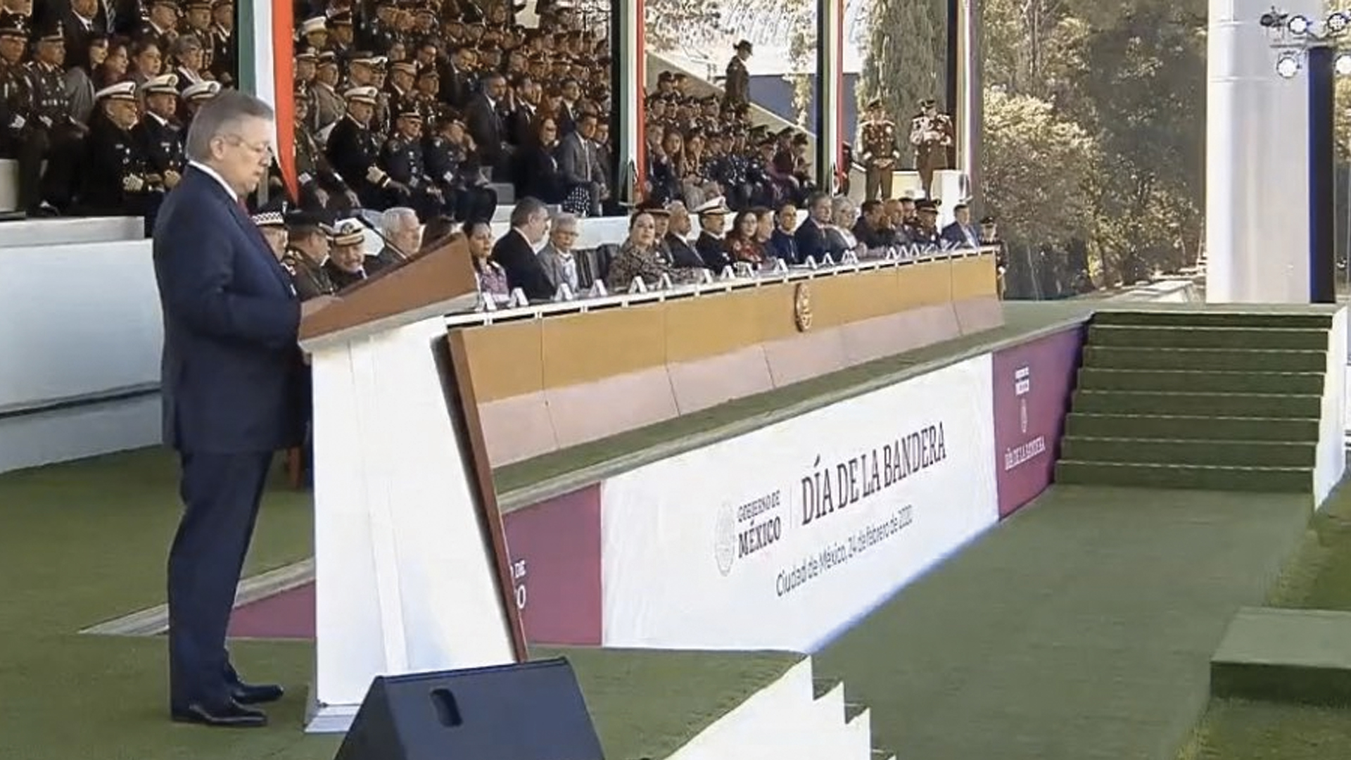 Zaldívar hace llamado a la unidad en lucha de las mujeres por igualdad de género