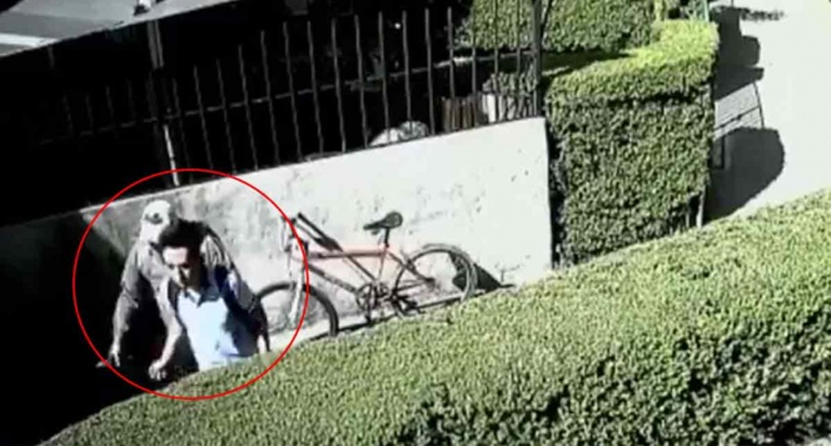 #Video Exreo asalta en segundos a estudiante de secundaria en Coyoacán