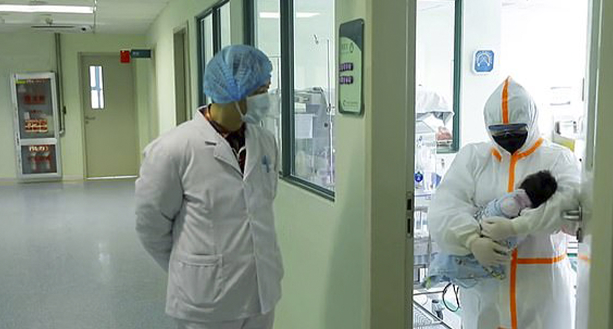 Recién nacida se recupera de Covid-19 sin medicamentos - atencion-de-xiao-xiao-en-hospital-de-ninos-de-wuhan