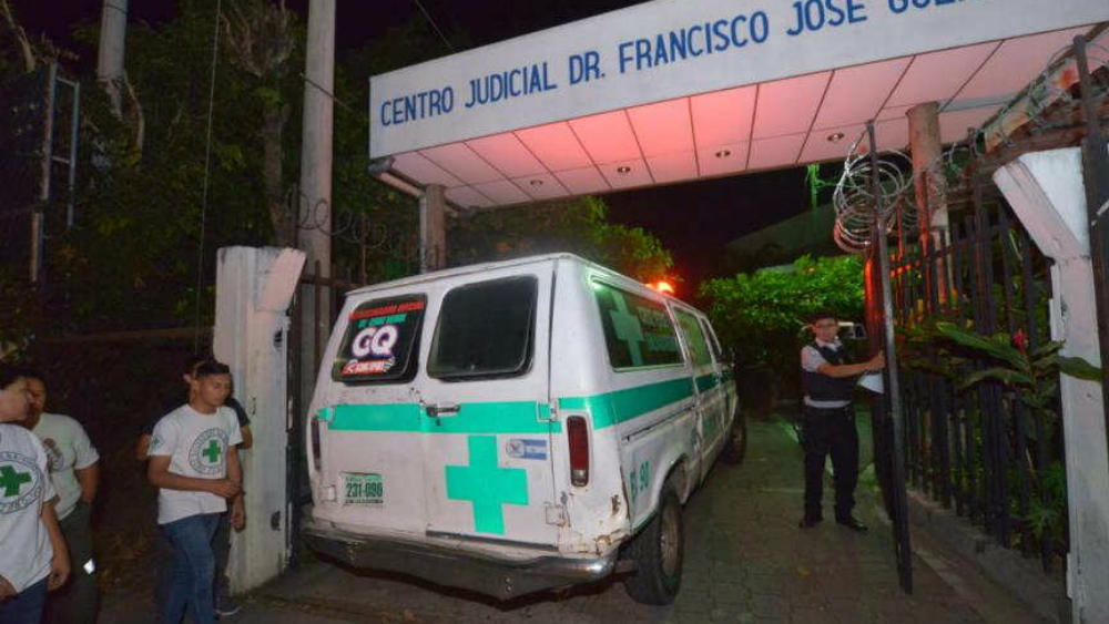 Al menos 4 muertos deja caída de un autobús a un barranco en El Salvador Al menos 4 muertos deja caída de un autobús a un barranco en El Salvador
