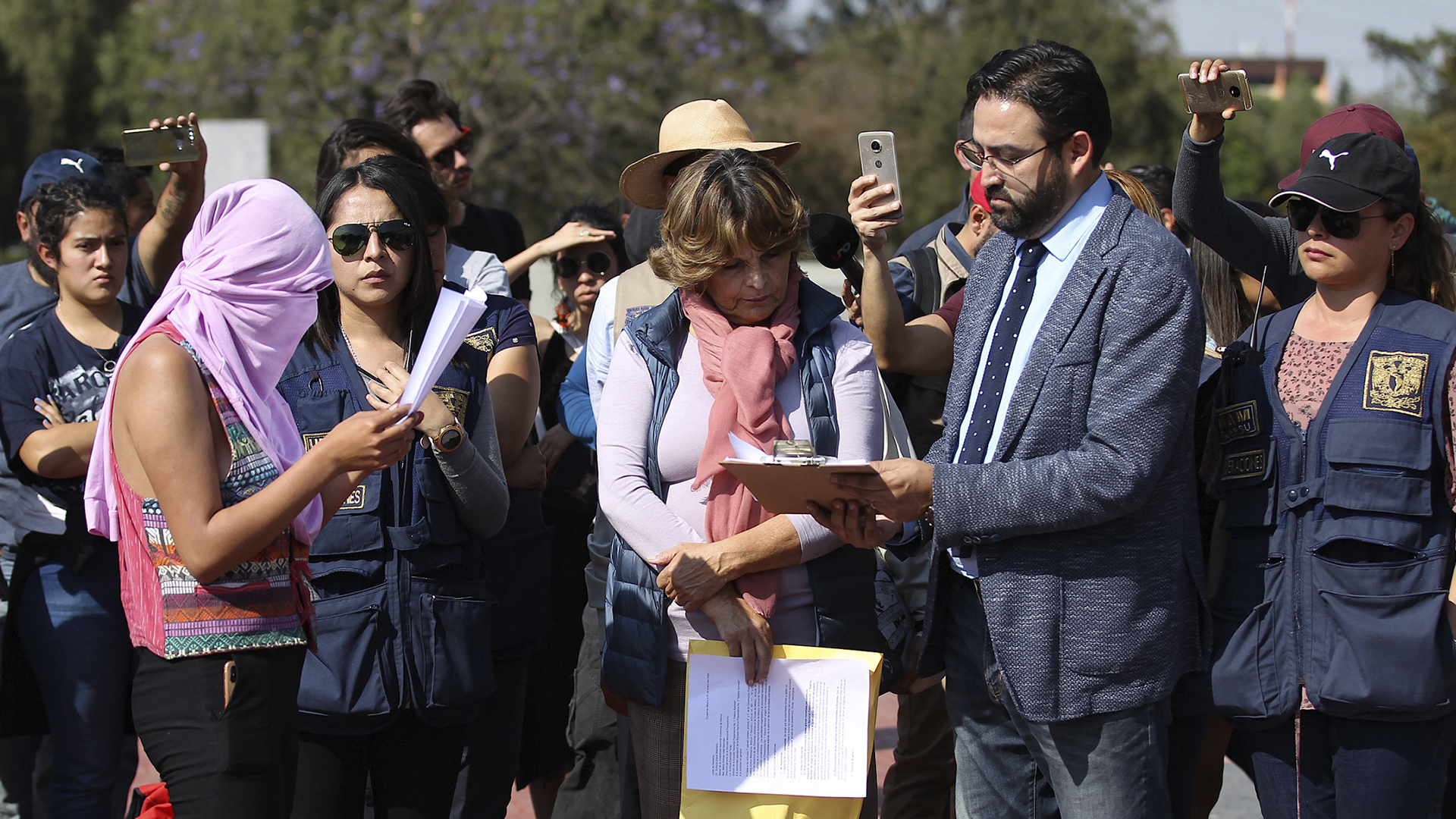 UNAM recibe pliego petitorio de alumnos y firma carta de no represalias