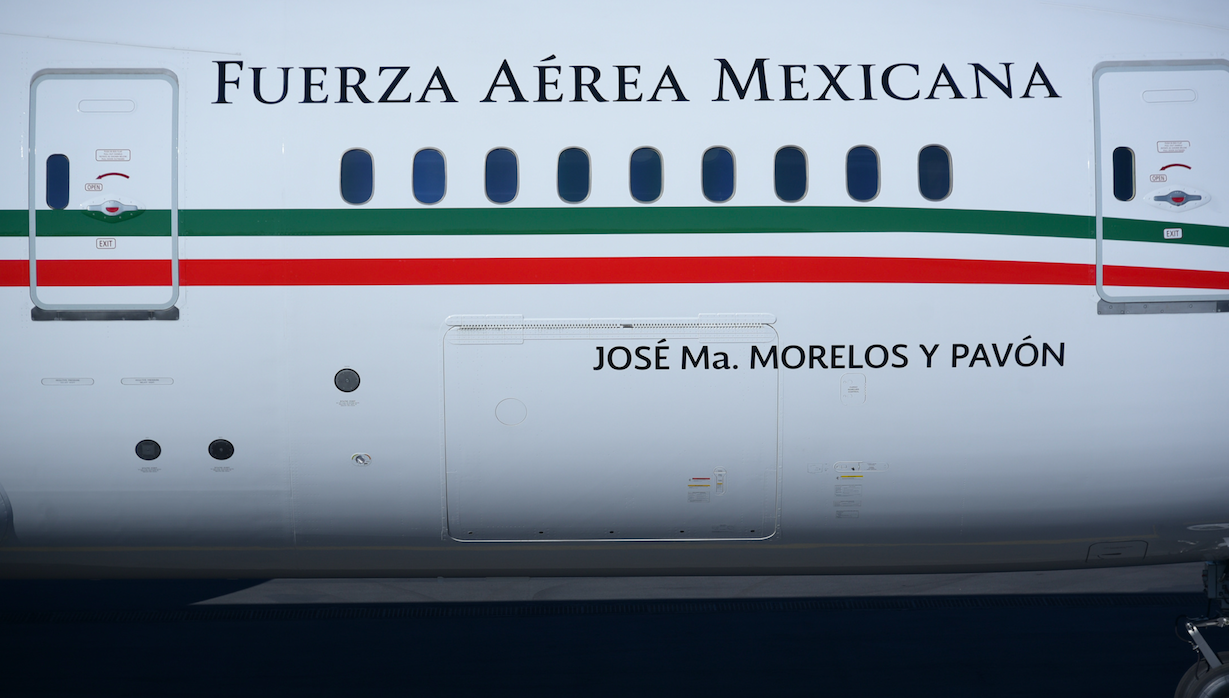 La próxima semana se definirá destino de avión presidencial: López Obrador