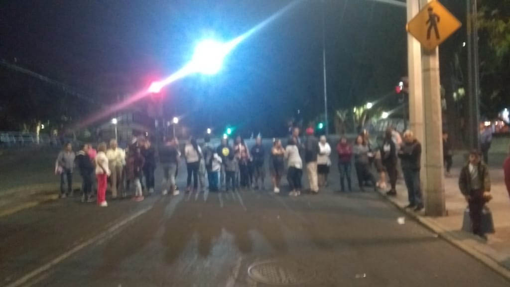 Vecinos de la colonia Buenos Aires retiran bloqueo entre Viaducto y Dr. Vertiz