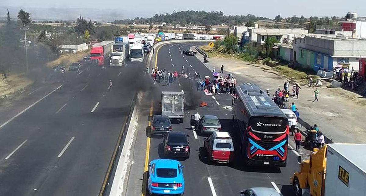 Reabren la México-Puebla tras manifestación de vecinos