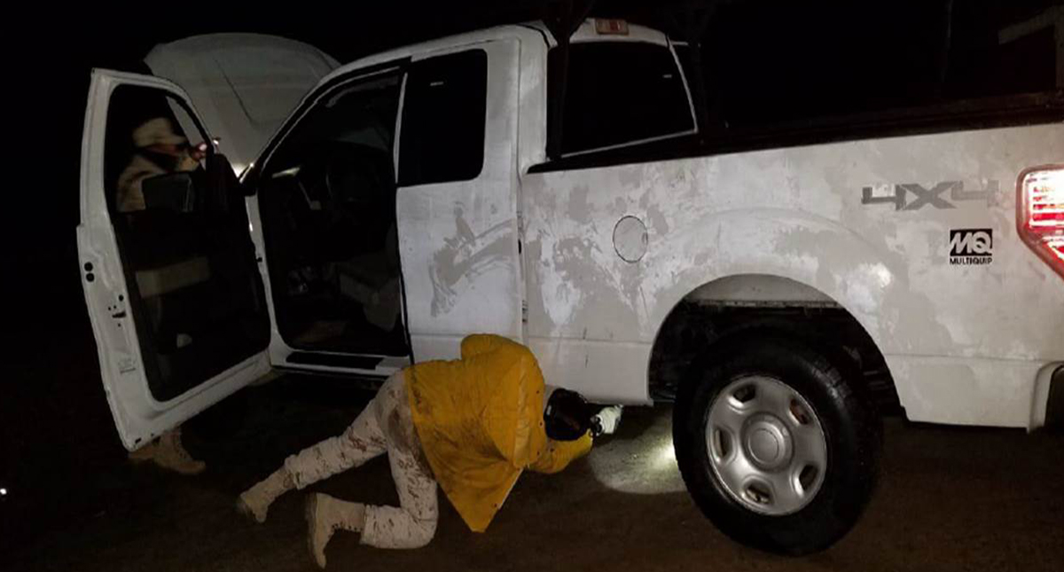 Sedena incinera en Durango casi dos toneladas de mariguana - camioneta-abandonada-con-metanfetamina-en-ensenada-bc