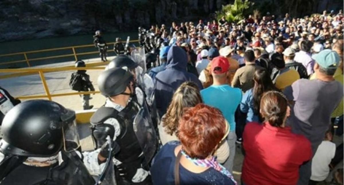 #Video Campesinos se enfrentan a GN por entrega de agua de Presa La Boquilla