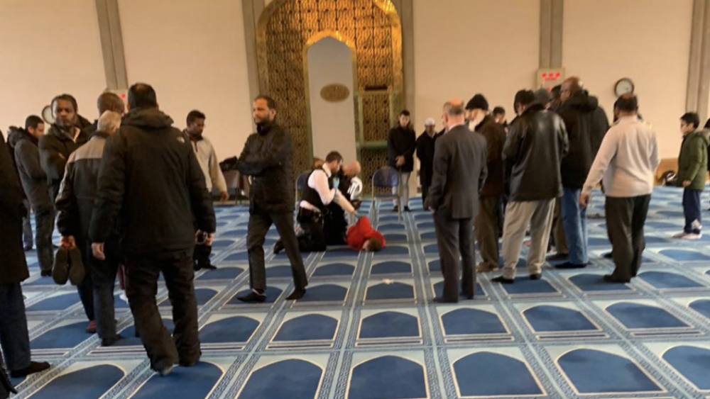 Apuñalan a hombre en una mezquita de Londres